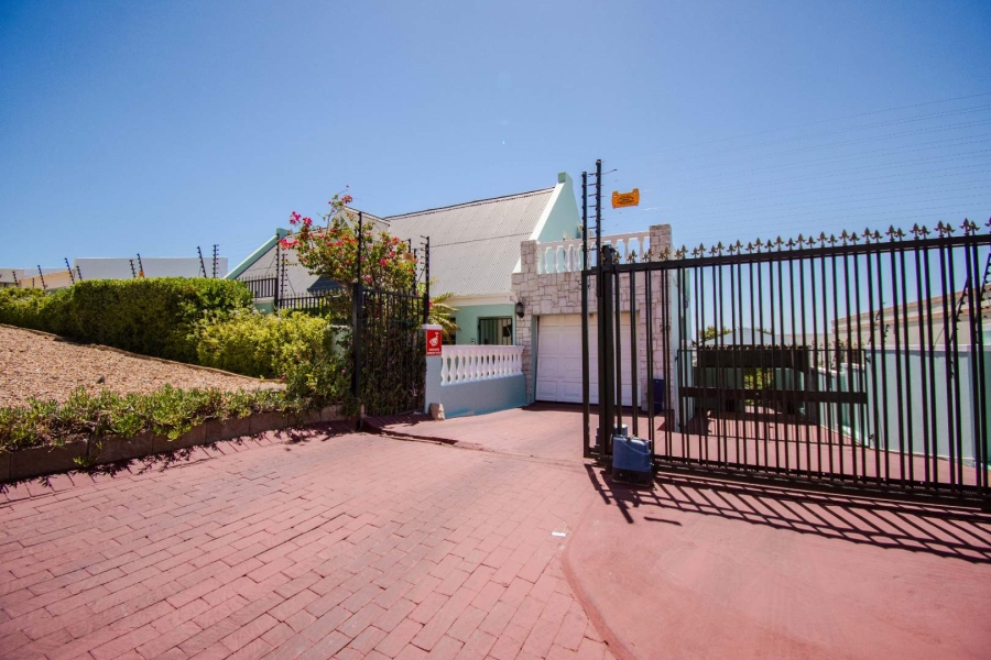 4 Bedroom Property for Sale in Mountainside Western Cape